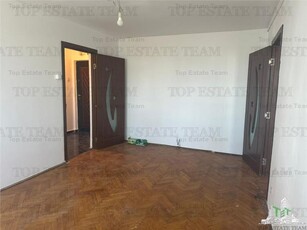 Apartament 2 camere de vanzare in zona Pajura