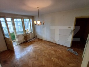 Apartament 3 camere, str.Ioan Slavici, ETAJ 1 ( de renovat) 65mp