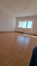 Apartament cu 4 camere in Onesti.