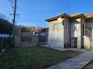 Casa de vanzare, 1392 mp de teren, zona-Visinesti