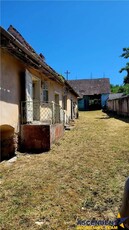 Casuta renovabila, la poalele muntilor, in autentic fermec rural, Fantana, Brasov