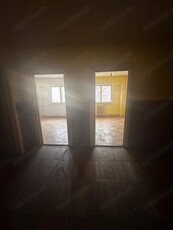 De vânzare apartament 3 camere decomandat, situat la etajul 1, în pietonal Ștefan cel Mare