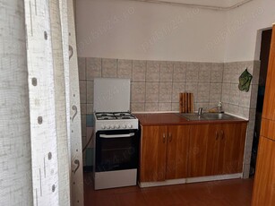 Se oferă spre vânzare un apartament intr o zona foarte buna si liniștită !!! Zona Ostroveni !!