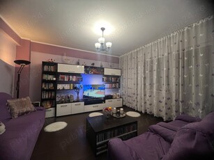 Vând apartament ultracentral Bacău, 2 camere, et. 1, preț 62.000 euro