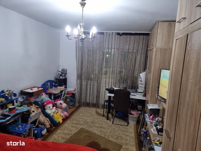 Vând apartament cu 3 camere Pitești-Eremia