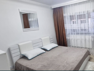 Apartament 2 camere transformat in 3 camere - zona Km 5