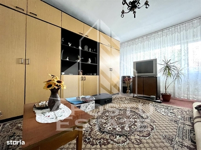 Apartament cu 4 camere decomandat situat in zona Steaua