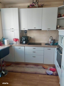 De vanzare apartament cu 3 camere zona Banc Post Et.2