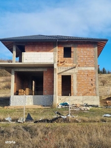 Teren si casa in constructie Aroneanu