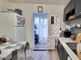 Apartament 2 camere, etaj 1, centrala proprie, zona Calea Lipovei