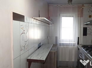 Inchiriez apartament 3 camere in Deva, zona Scarisoara, etaj 2