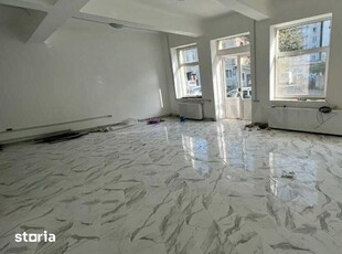 Apartament 3 camere, renovat si mobilat modern, etaj 1, Piata Moldovei