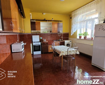 Casa tip duplex cu mult spatiu interior