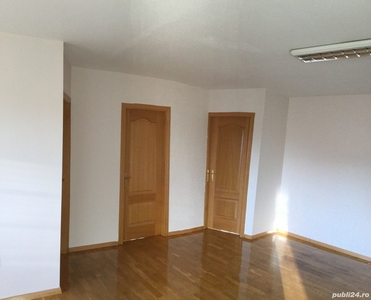 Îchiriez apartament in cas particular cu dou etaje .