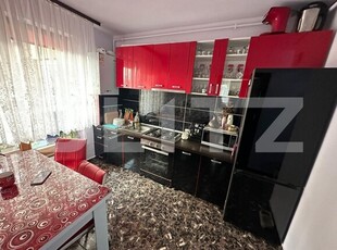 Apartament cu 2 camere decomandat, balcon, etaj 2/5, parcare, zona Petrom