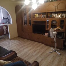 Apartament cu 2 camere, etaj 2/4, zona Nicolina