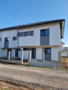 Oportunitate! Casa cu 6 camere, 230 mp, 389 mp teren, zona Farmec