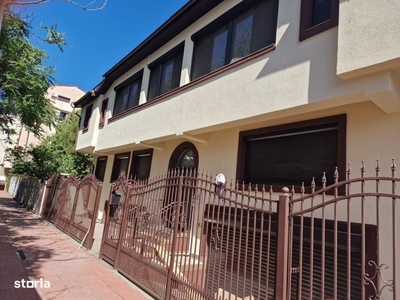 Casa 5 camere, 220 mp, parcare, zona strazii Gruia