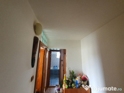 Apartament 3 camere, 2 bal zona Păltiniș, an 1989