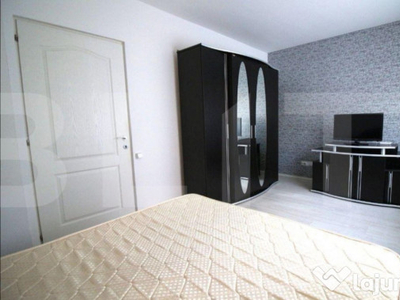 Apartament cu 2 camere decomandate, parcare, Zona Vivo