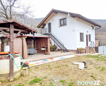 Bijuterie Rurală: Casa cu 5 Camere în Comuna Rășinari