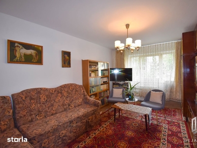 De vânzare apartament decomandat cu 3 camere în zona Simeria!