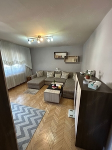 Inchiriez Apartament 3 camere, decomandat complet 375 euro