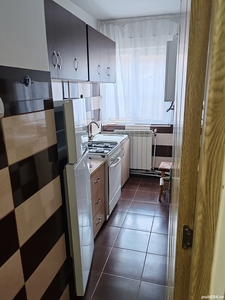 închiriez apartament