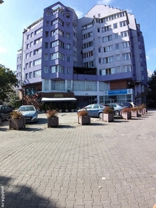 Se închiriază apartament trei camere Bistrița zonă ultracentral.