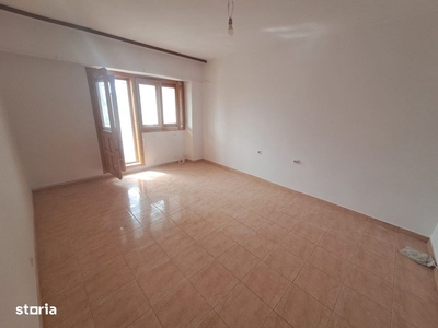 Apartament 2 camere, zona Decebal