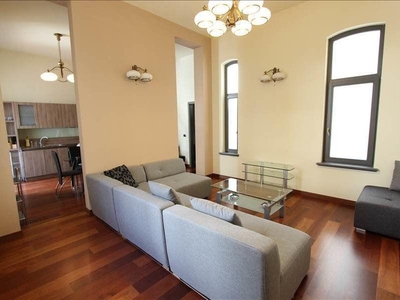 Apartament cu 3 camere de inchiriat in zona Pta Unirii