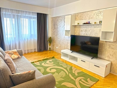 Inchiriere apartament 3 camere decomandat, mobilat, etaj 7/4, Calea Bucuresti, zona Piata Centrala