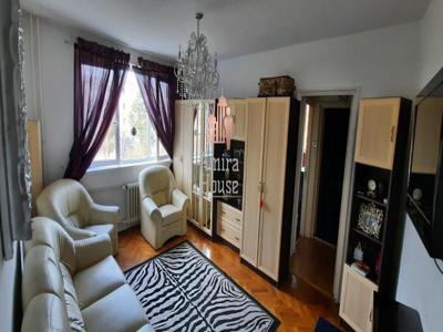 Apartament 2 camere, etaj 3, zona str Baisoara