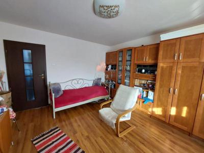 Apartament 3 camere cu balcon decomandat in zona Liviu Rebreanu