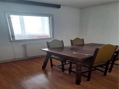 Apartament 4 camere decomandat in zona Astra