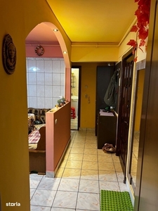 Apartament 2 camere decomandat etaj 1 Mihai Viteazu.