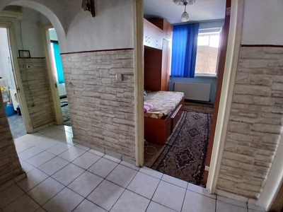 Apartament 3 camere Vadul nou, stradal decomandat cu doua balcoane si geam