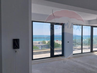 Apartament 3 camere vanzare in bloc de apartamente Constanta, Central