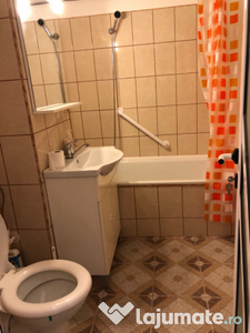 Apartament 3 camere,2 bai zona Baranga