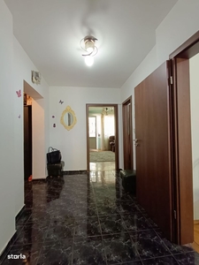 Apartament cu 3 camere in zona Complexul Studentesc