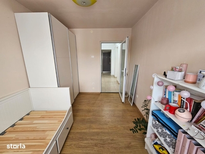 Apartament decomandat,3 camere!Etaj intermediar!Lift!Parcare!La cheie!