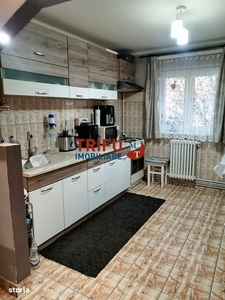 Apartament semidecomndat de vanzare Cetate-Piata parter inalt