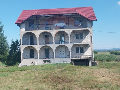 Casavila 10 camere vanzare in Maramures, Gardani