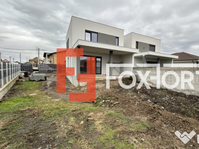 Duplex cu 4 camere despartit prin camera tehnica, Sanandrei