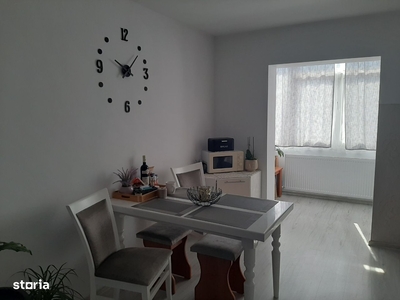 Navodari , vand apartament 2 camere zona centru, 2 balcoane