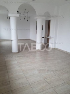 Spatiu comercial la casa 3 camere 80 mpu curte Calea Dumbravii Sibiu