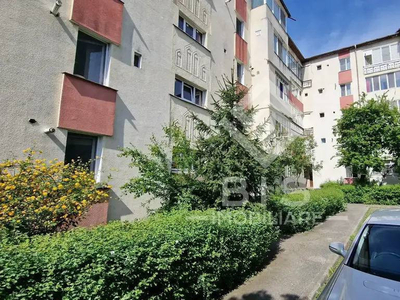 Apartament 3 camere / etaj 1 / Zonă Registrul Comerțului