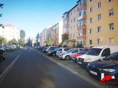 Apartament 3 camere , semidecomandat , zona Premium(Aleea Biruintei)