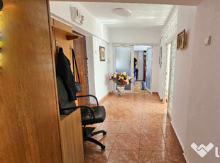 Apartament 3 camere INDEPENDENTEI