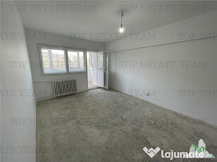 Apartament cu 3 camere decomandat in zona Colentina - Doamna